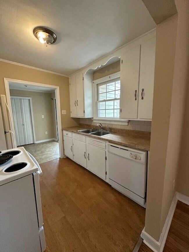 Building Photo - 106 Bethune Dr