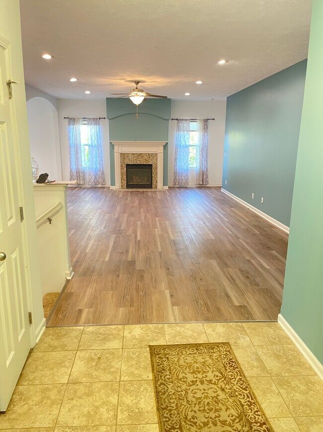 Building Photo - Spacious home in super nice neighborhood in Northwest Omaha