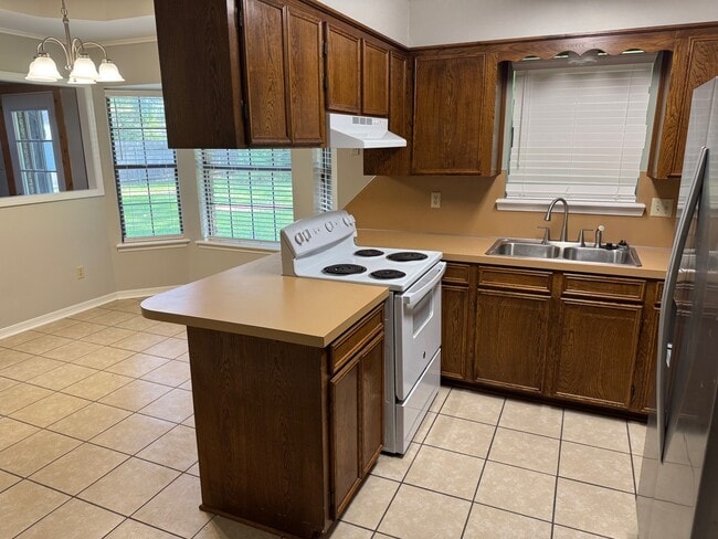 Building Photo - 210 Deerwood Ln