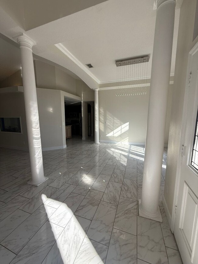 Building Photo - Beautiful Spacious 3 bed 3 bath Home in Debary