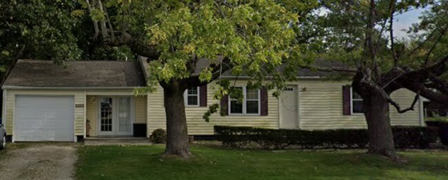Building Photo - 821 County Rd 1625 N