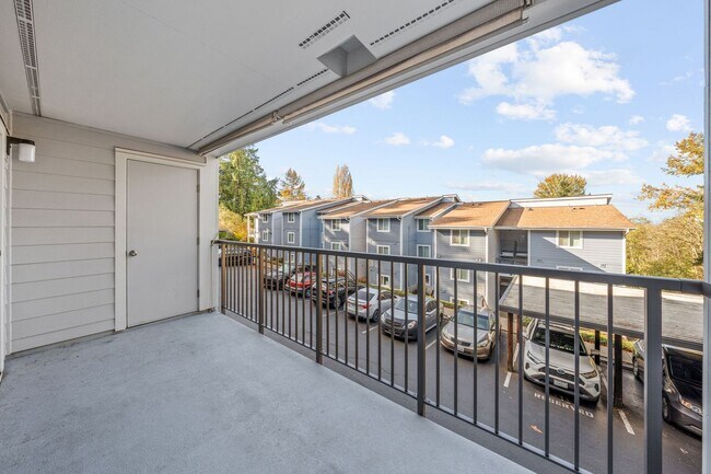 Building Photo - 2-Bed Condo in Kent – Fireplace, Balcony & Convenient Location!