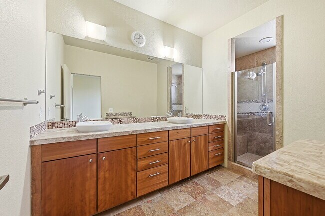 Building Photo - $2,595.95- 3 Bed, 3 Bath Townhome in Aurora with Central AC and In Unit Laundry!