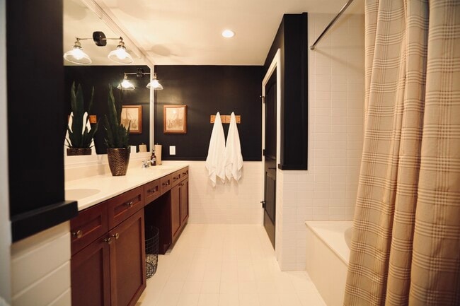 Bathroom - 955 Registry Blvd