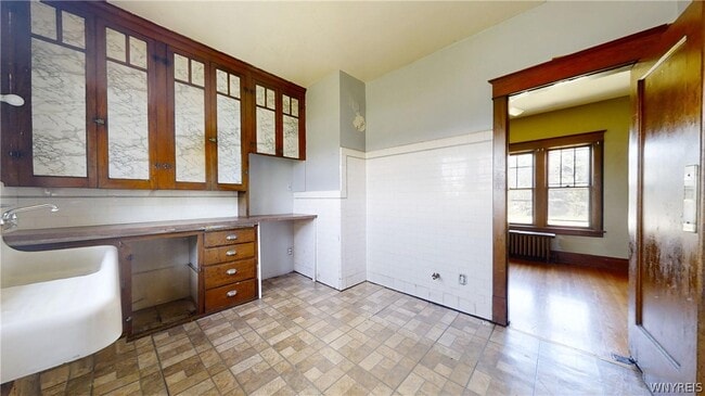 Building Photo - 425 Johnson St