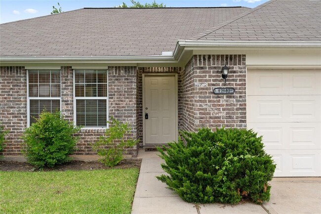 Building Photo - 12502 Hackberry Dr