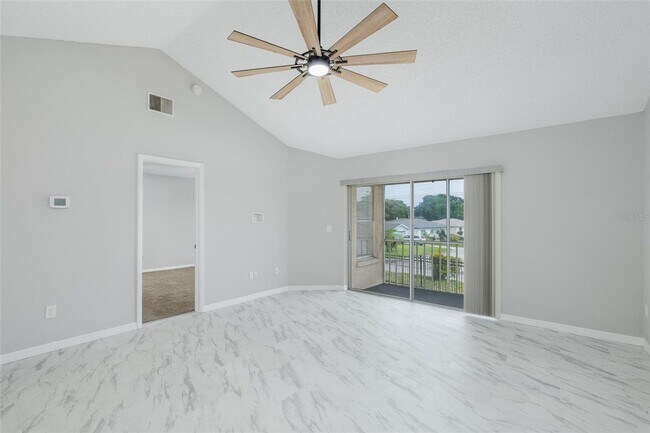 Building Photo - Beautifully Updated Condo