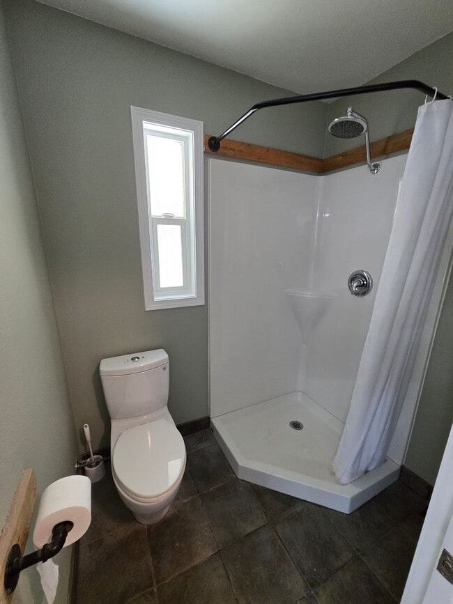 Building Photo - Pet Friendly Single Level 3 Bed 2 Bath Hom...