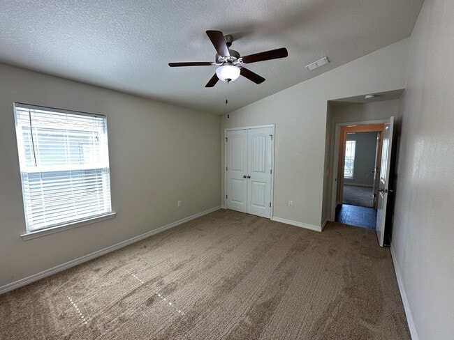 Building Photo - 4 bedroom 2 bath craftsman style home for ...