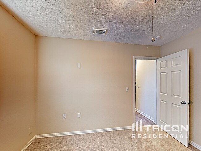 Building Photo - 6815 Hillside Peak