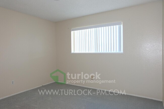 Building Photo - 660 Hillsdale Dr