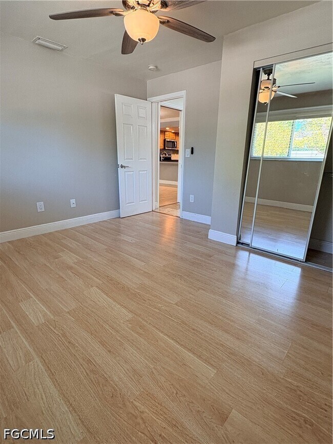 Building Photo - 2510 SE 16th Pl