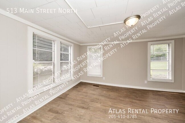 Building Photo - 513 Main St N