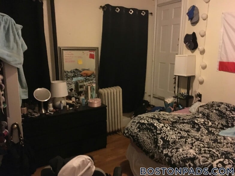 Building Photo - 66 Egmont St