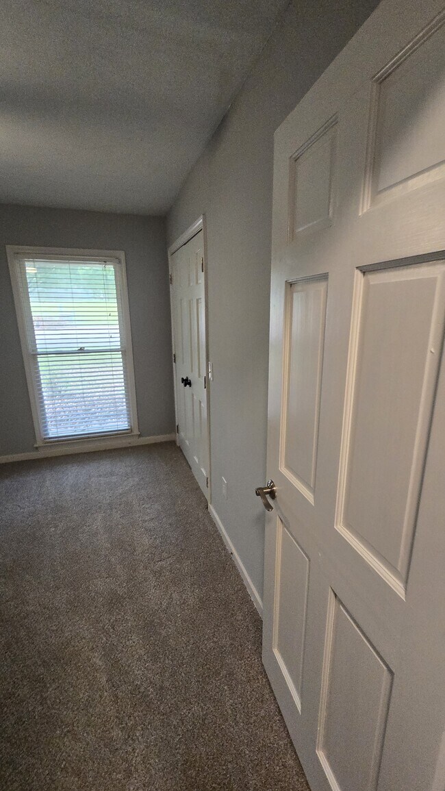 Building Photo - 405 Brentwood Dr
