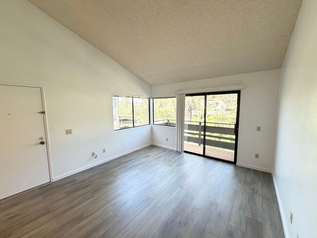 Building Photo - 22734 Lakeway Dr