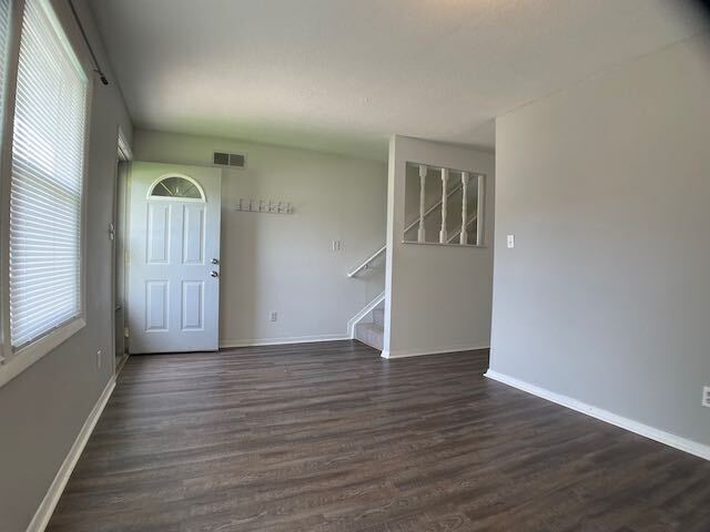Building Photo - Duplex in Bartonville