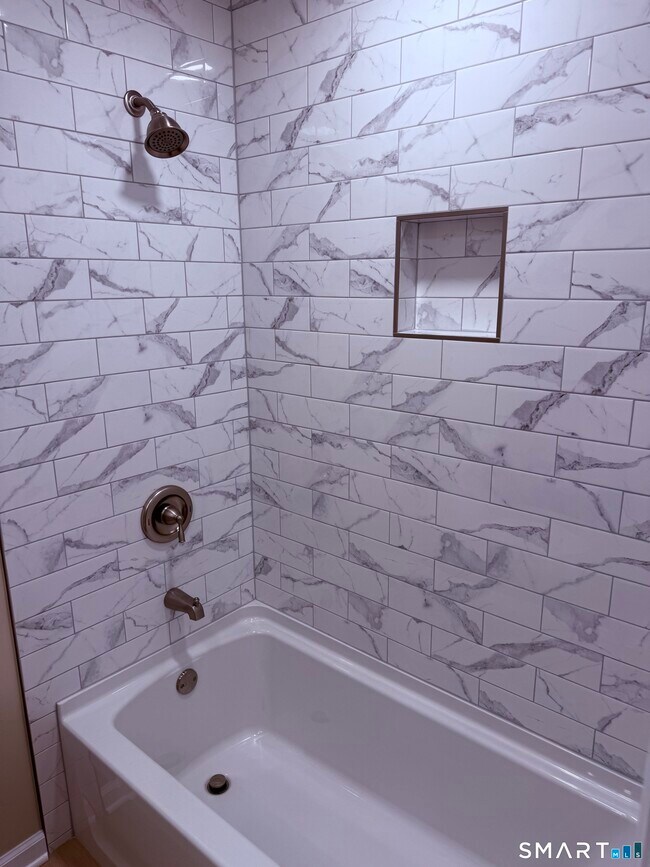 Building Photo - 41 1/2 Cedar Crest Pl