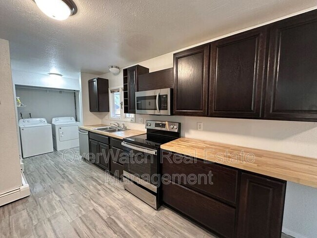 Building Photo - 6121 De Armoun Rd