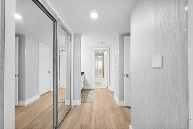 Building Photo - 3900 Galt Ocean Dr