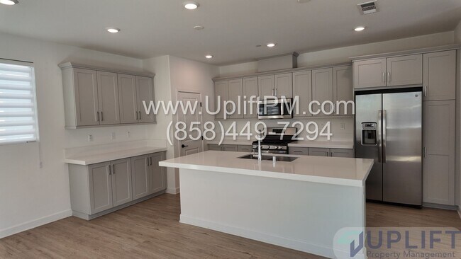 Building Photo - 4 Bed 3.5 Bath Townhome in Chula Vista w/ Washer/Dryer and 2-Car Garage