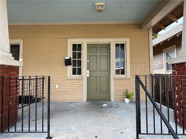 Building Photo - 1133 Belleville St