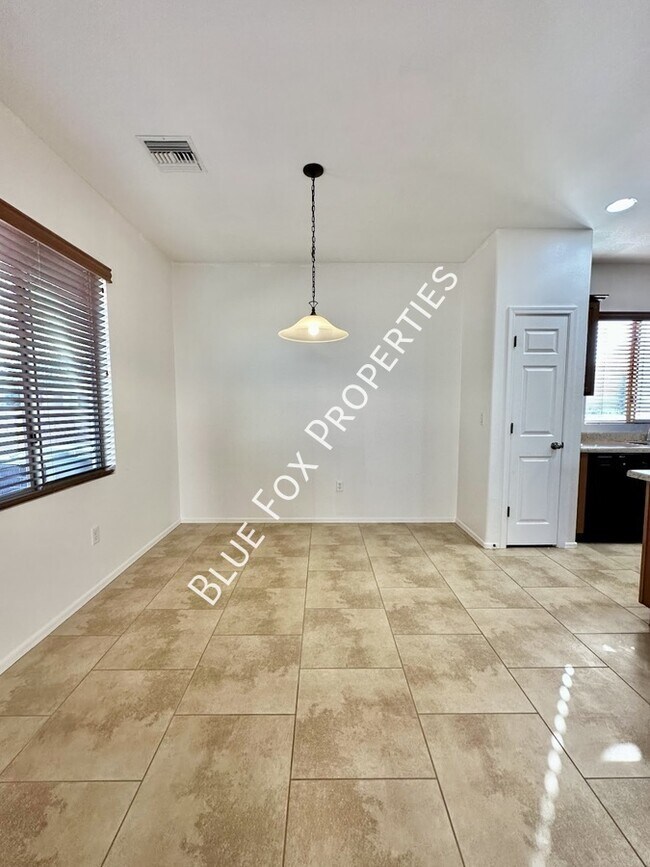 Building Photo - 12830 N Fox Hollow Dr