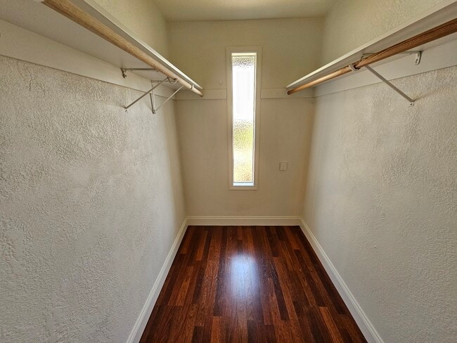 Building Photo - 1823 Valley View Dr