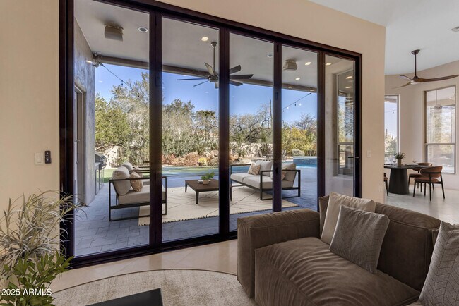 Building Photo - 6938 E Lomas Verdes Dr
