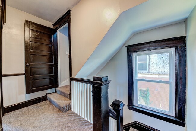 Building Photo - 426 Edgemont St