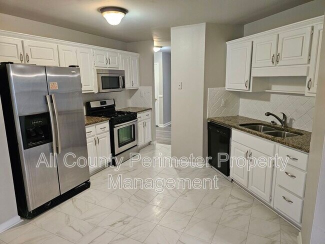 Building Photo - 704 White Dove Dr