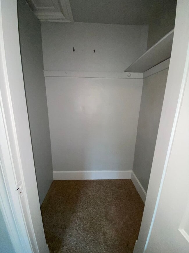 Building Photo - Newly Updated 2 Bedroom