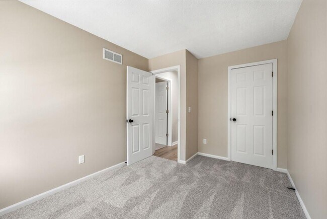 Building Photo - 11804 Oakmont St