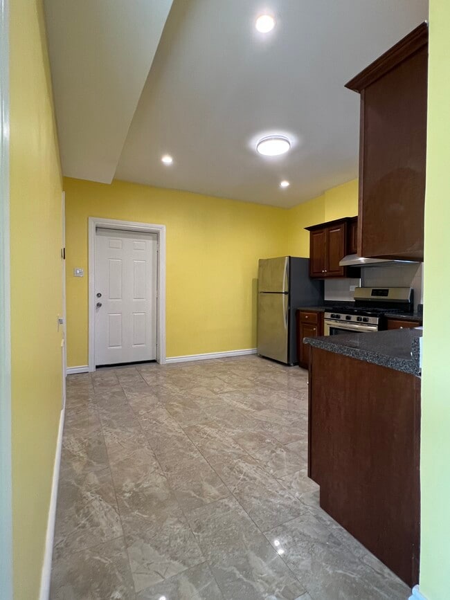 Building Photo - 4152 W Nelson St