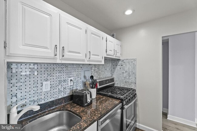 Building Photo - 5340 Holmes Run Pkwy