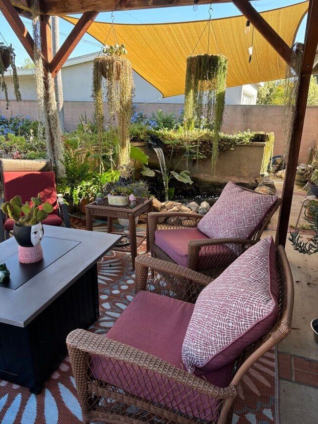 Building Photo - 2832 Charlemagne Ave