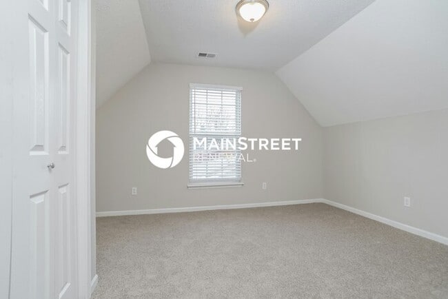 Building Photo - 3 Bedroom Pet-Friendly Home in LEES SUMMIT, MO with Main Street Renewal