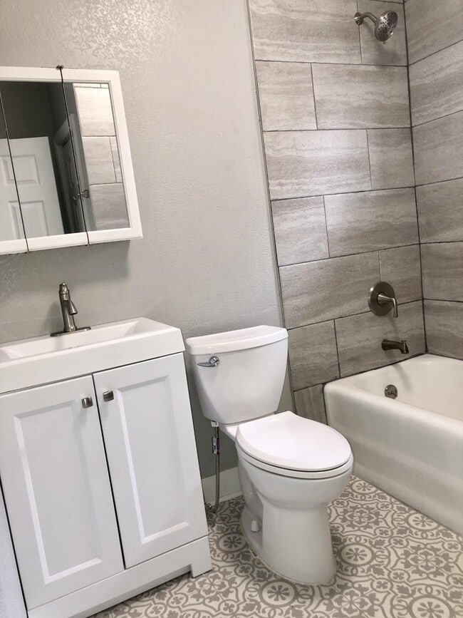 Building Photo - 220 Milby St