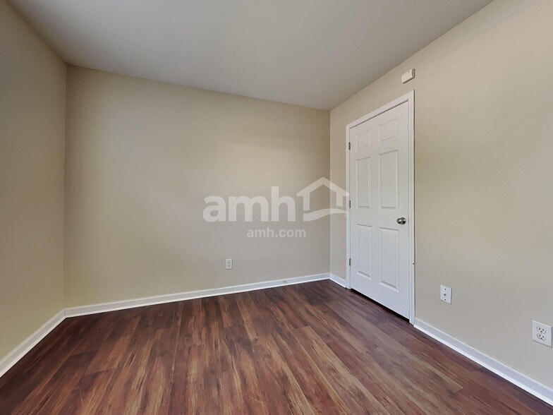 Building Photo - 117 Lakepointe Dr