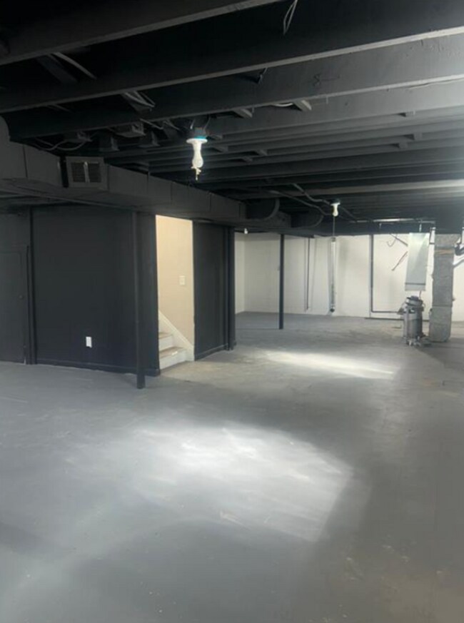 Building Photo - Fully Renovated 3-Bedroom Home – Move-In R...