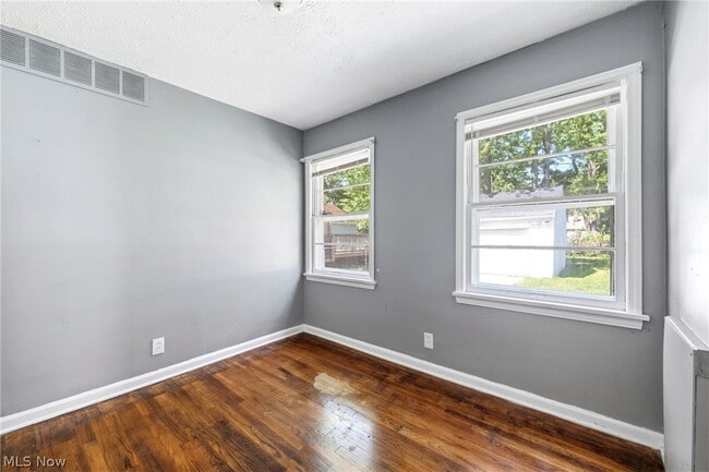 Building Photo - 988 Glenside Ave