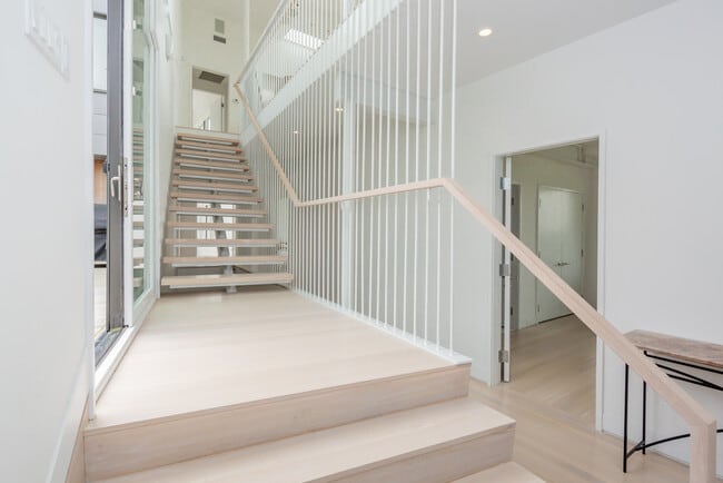 Building Photo - 43 Surfside Ave