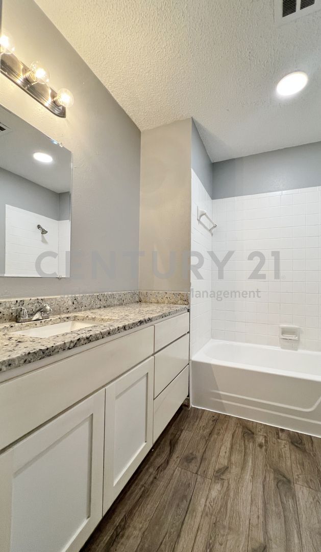 Building Photo - Beautifully Updated 5/3/2 in Fort Worth For Rent!