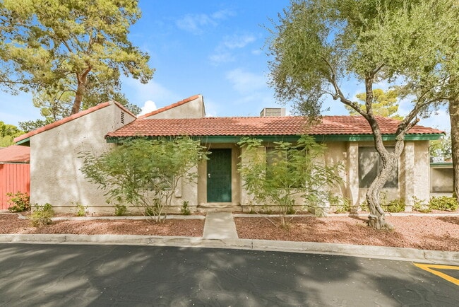 Building Photo - 763 Heritage Vista Ave