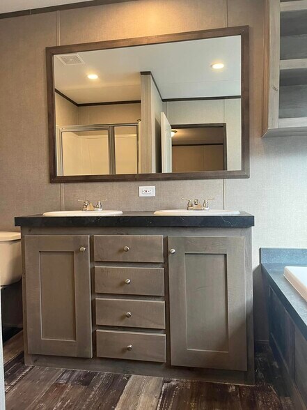 Building Photo - 117 Peggy St