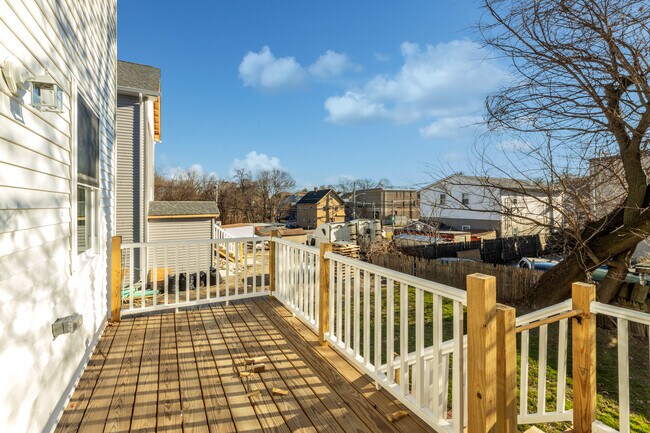 Building Photo - 12 Andy St