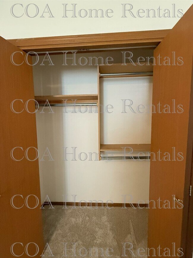 Building Photo - Great West side condo