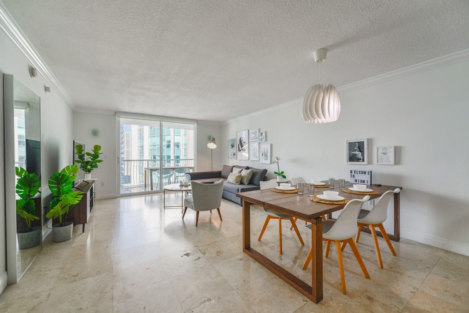 Building Photo - 1200 Brickell Bay Dr