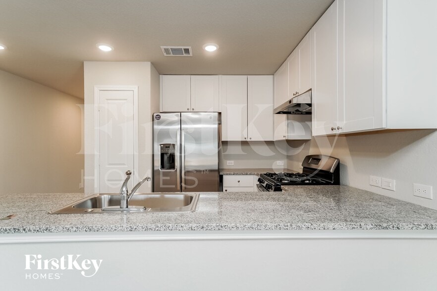 Building Photo - 9966 Sarrebourg St