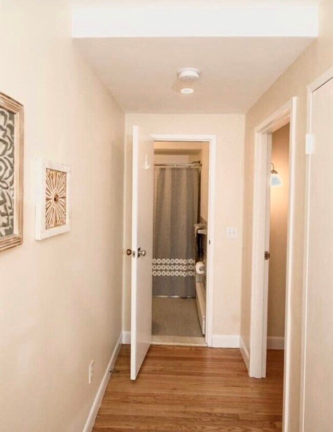 Building Photo - 160 Waterman St